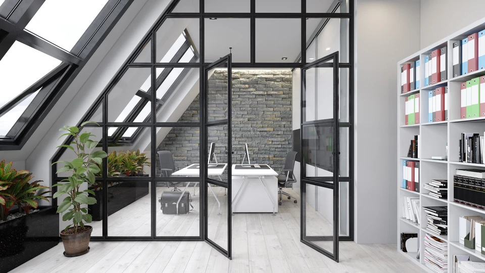 Cuisine moderne ouverte avec vue panoramique sur balcon et paysage urbain